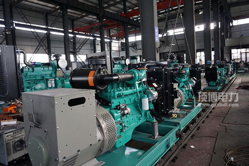 發(fā)動(dòng)機(jī)機(jī)油桶CF-4、15W-40分別是指什么